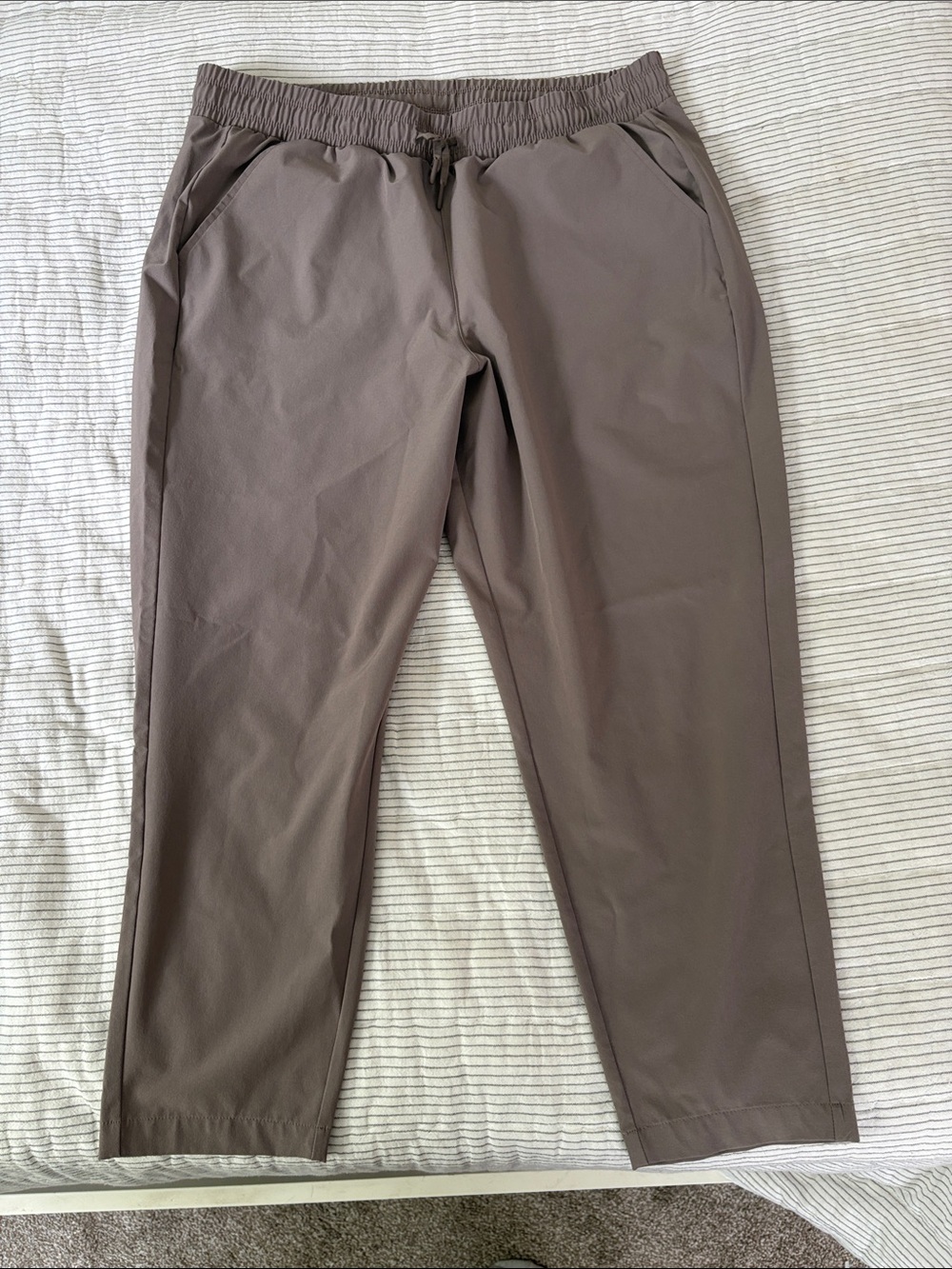 Women’s Elastic-Waist Casual Straight leg Pants in Taupe
